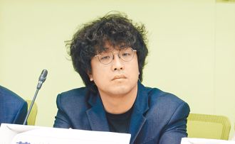 鎖留言沒用 沈伯洋臉書仍被灌爆：你選區域立委就不會是最後一次罷免