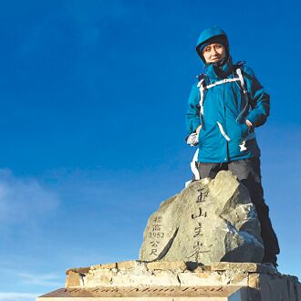 王彙筑爬山紓壓 自封「山的子民」