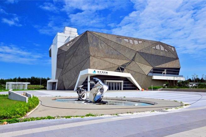 台中海洋館日前開始試營運，遊客抱怨館內餐廳的餐點太貴。（台中市政府觀光旅遊局提供）