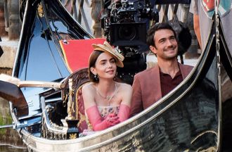 《艾蜜莉在巴黎》副導演暈倒猝逝！距離4天殺青 死因曝光