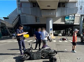 骑机车闯红灯撞车   高雄18岁男惨摔送医无大碍