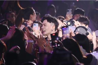 蕭秉治演唱會前出意外險影響演出　女友Tracy愛相隨「滿分支持」