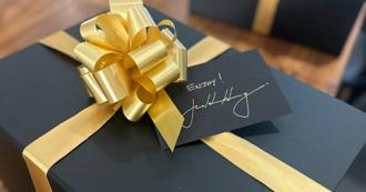 輝達財報前送黑色大禮盒！     黃仁勳重磅公布「機器人新大腦」25日開箱