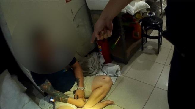 越南籍移工见警就跑，还装睡叫不醒，一查竟已落跑11年半。(翻摄照片)