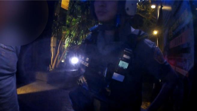 越南籍移工见警就跑，还装睡叫不醒，一查竟已落跑11年半。(翻摄照片)