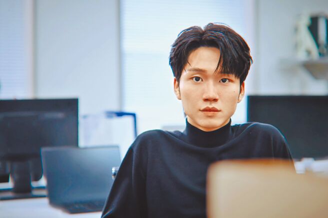 吕允将发行首张个人专辑，日前拍摄新歌MV。（添翼创越工作室提供）