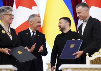 加拿大總理卡尼訪基輔 表示不排除派維和部隊赴烏 