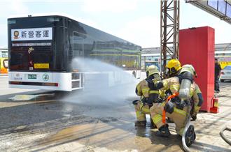 台南電動公車再＋10！比率逾25％ 上線前加強消防演練
