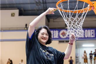 力挺文大發展籃球 嚴陳莉蓮捐1千萬助學基金