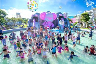 高雄免費玩水！大樹舊鐵橋變身「水樂園」6大設施免費暢玩