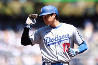 MLB》大谷开轰之后与教士球迷击掌 日网友讚爆、总教练讶异