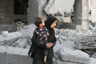 美媒揭加薩市慘況！野狗啃屍變兇狠 居民缺糧3天上一次廁所 