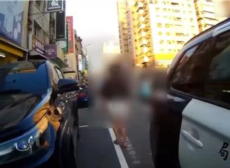 女騎士逆向卡停車格替佔位  與等待車主爆衝突    網酸「真有人情味」