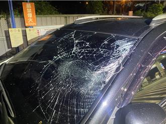 宜蘭蘇澳洗車機撞碎車窗！一家4口嚇壞 站長「先指責客人」挨轟