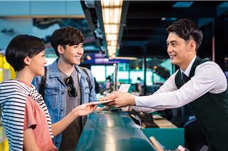 呼应赖清德敬军政策 长荣航、星宇优先登机扩大至军人眷属