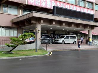 高雄國軍總醫院電腦當機 改人工作業救急仍塞車