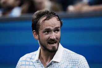 美網》首輪爆冷出局！前球王「怒嗆裁判、狂砸球拍」恐遭重罰