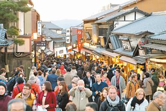 觀光客塞爆 日92地擬收住宿稅