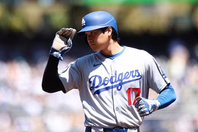 道奇DH大谷翔平保送上一壘。（美聯社）