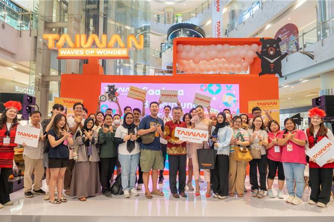 交通部观光署运用群星策略及强势媒体助攻，将「Taiwan－wave of wonder」在印尼掀起一波波旅行台湾的浪潮。（观光署提供／陈佑诚台北传真）