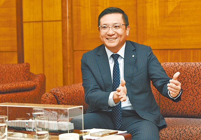 陽明海運董事長蔡豐明接受專訪，暢談經營理念及營運規劃。圖／顏謙隆