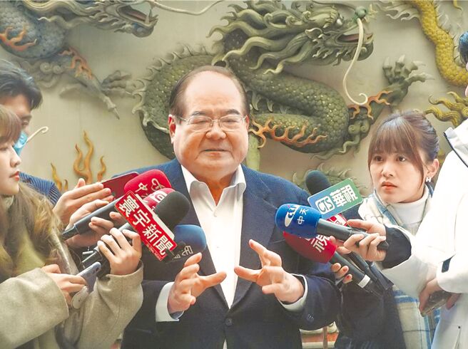 针对国民党主席人选，国民党前秘书长李乾龙（中）24日表示，卢秀燕仍是党内「最大公约数」。（本报资料照片）