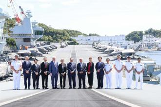 石破茂訪「威爾斯親王號」 成首位登英航艦日相