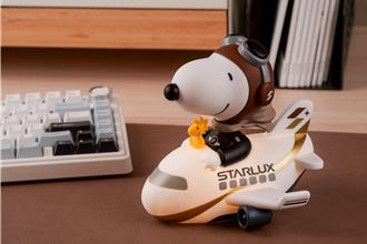 中秋節有新玩意 星宇打造史努比小夜燈爆米花禮盒