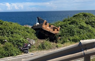 瑞芳蝙蝠洞口死亡車禍！砂石車碰撞轎車「衝破護欄」 司機慘死