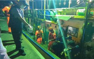 24名越南人偷渡宜蘭外海遭攔    無良人蛇兄弟檔勒索嗆：不付錢推入海