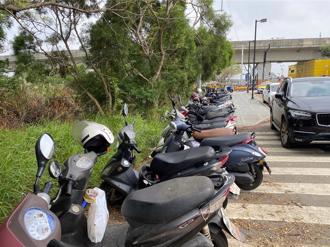 機車被鄰居貼字條 妹子壞習慣讓騎士全炸鍋：很討厭