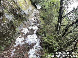 玉山步道突降冰雹 堆積厚度達5公分