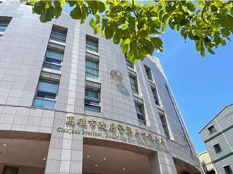 高市百货惊现诡异男！疑在鞋尖装针孔偷拍 警锁定涉案人追查