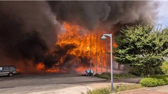 桃園龜山樣品屋火警 濃煙直衝天際