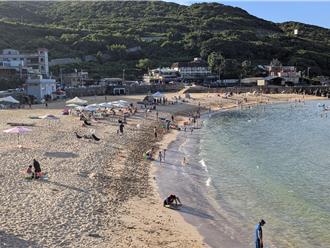 基隆大武崙沙灘遭業者私占！市府出手了：以竊占罪法辦