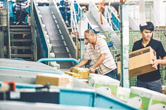 小额免税取消 邮局暂停包裹寄美