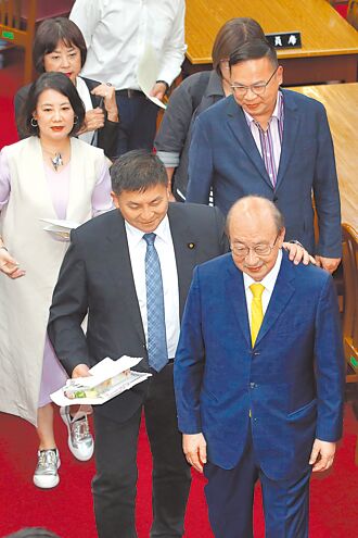 蘇巧慧指柯無可取代 挨酸比蔣神聖