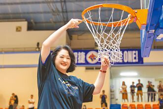 嚴陳莉蓮捐千萬 挺文大發展體育