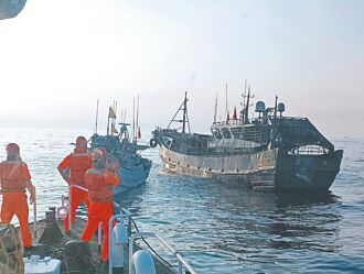 澎湖 台陸漁船擦撞 海巡馳援助和解