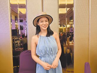 萝莉塔收入减半压力大 卖水晶求生