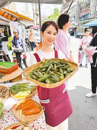 陳小菁貴婦變攤販 市場叫賣杏仁茶