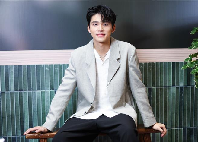 王品澔用行动表达爱意，会贴心安排父母出游。（陈俊吉摄）