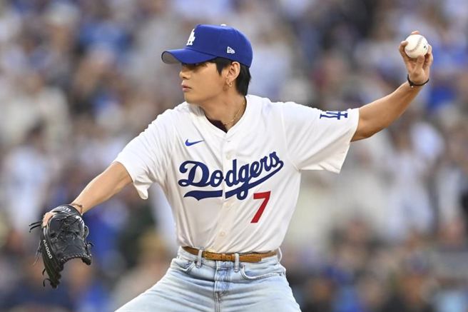 韓星V開球。（美聯社）