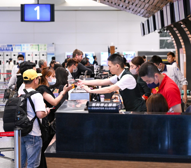 年薪百万人妻受婆婆请托，规划家族旅游。（示意图，记者陈麒铨／摄影）