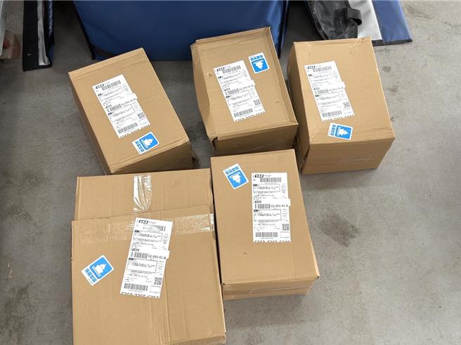 金門1名王姓男子因在網路上看見瘦身藥廣告，訂購5件貨到付款包裹，總金額高達新台幣92萬元，疑似遭詐騙。(圖／警方提供)