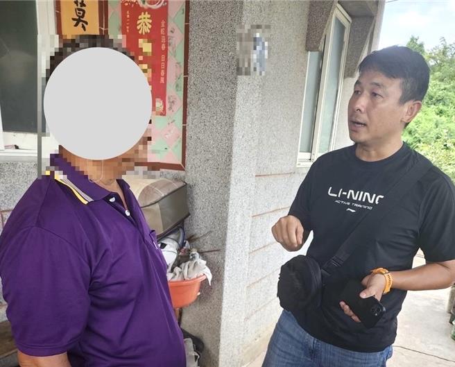 在警方耐心勸說下，王民終於打消赴台參加說明會念頭，並同意由物流業者將相關包裹全數退回，成功避免鉅額損失。(圖／警方提供)