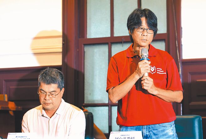 台北地檢署25日搜索前台師大女足教練周台英（右）的住居所及辦公位置，並首度約談周台英。（本報資料照片）