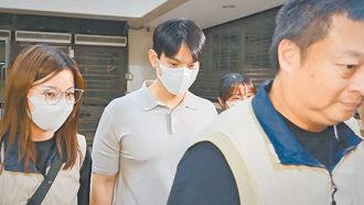 小英男孩鄭亦麟超囂張！檢調上門手機丟窗外滅證  嗆「知道我背後是誰嗎？」