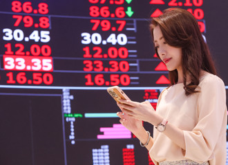 台股挑戰歷史新高 早盤大漲超過200點 台積電勁揚15元