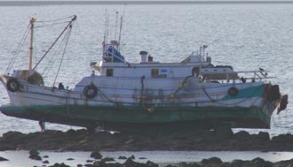 船長累了嗎？疑打瞌睡釀禍  澎湖漁船跨海大橋下觸礁擱淺